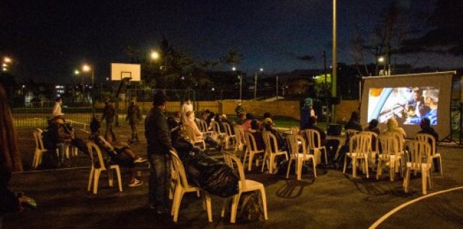 Foto Habitantes de calle celebraron la navidad con cine al parque Habitantes de calle celebraron la navidad con cine al parque