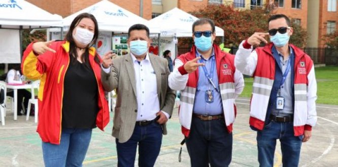 La feria #KennedyAlBarrio y toda su oferta de servicios visitó a los vecinos del parque Marsella