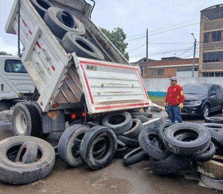En mega operativo ambiental se recolectan más de 400 llantas en espacio público en Kennedy